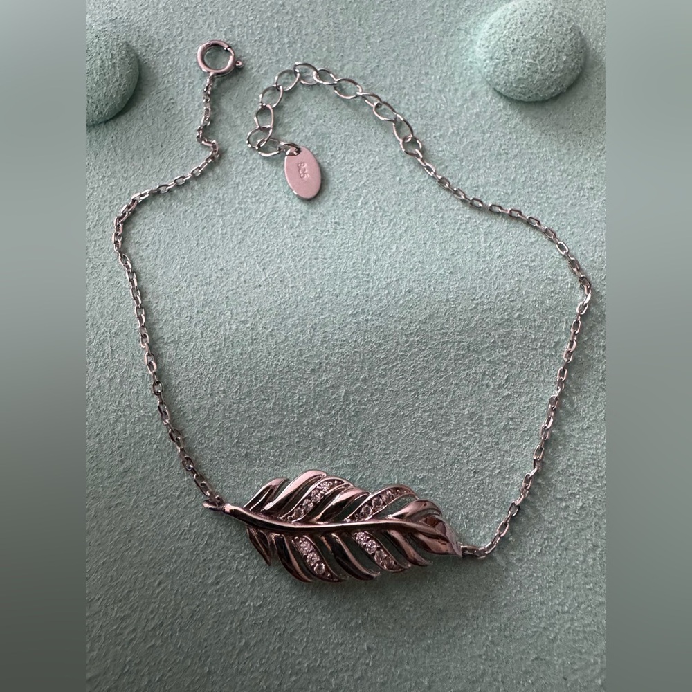 925 Sterling Silver Elegant Silver Leaf Pendant Bracelet